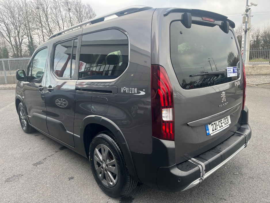 2022 Peugeot Rifter - image 5