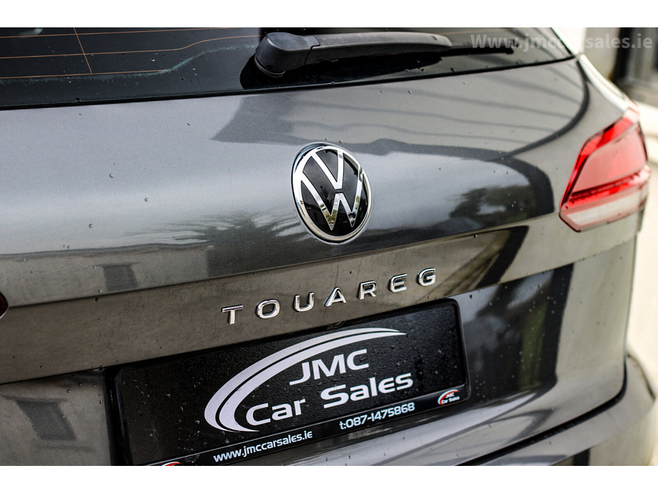 2021 Volkswagen Touareg - image 12