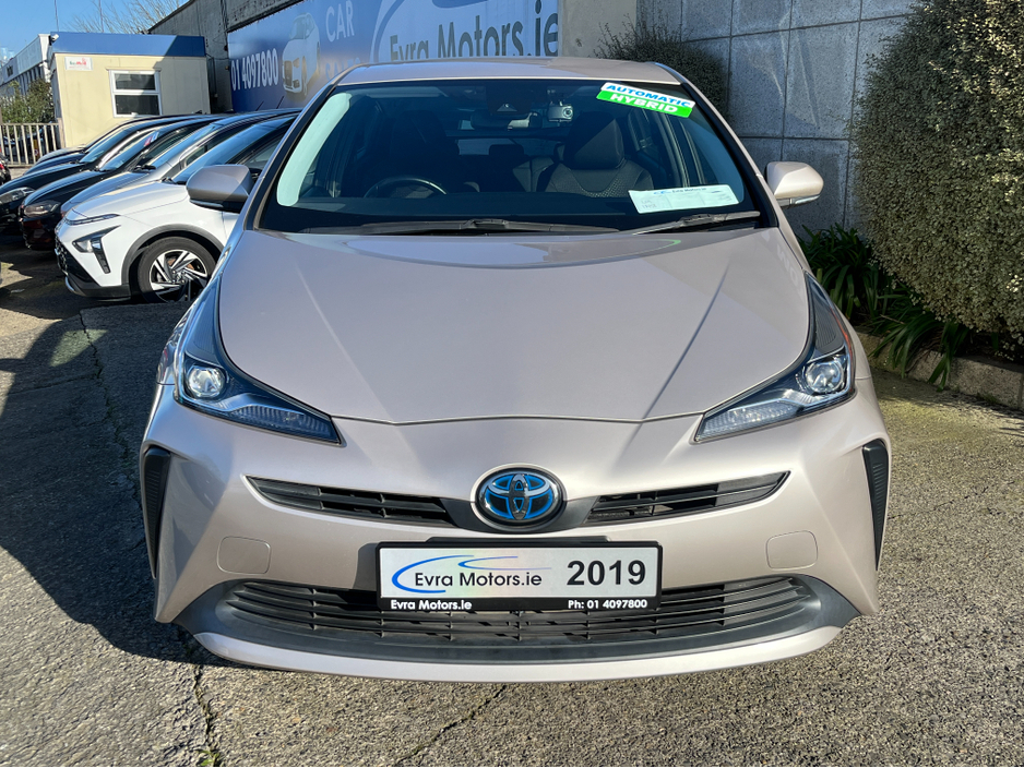 2019 Toyota Prius - image 2
