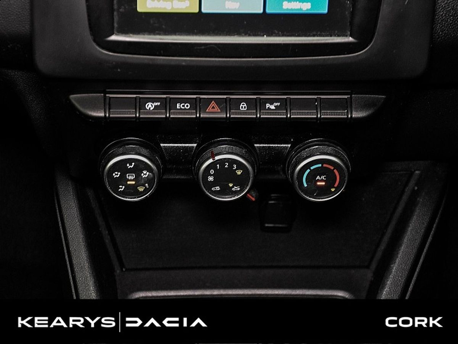 2020 Dacia Duster - image 23