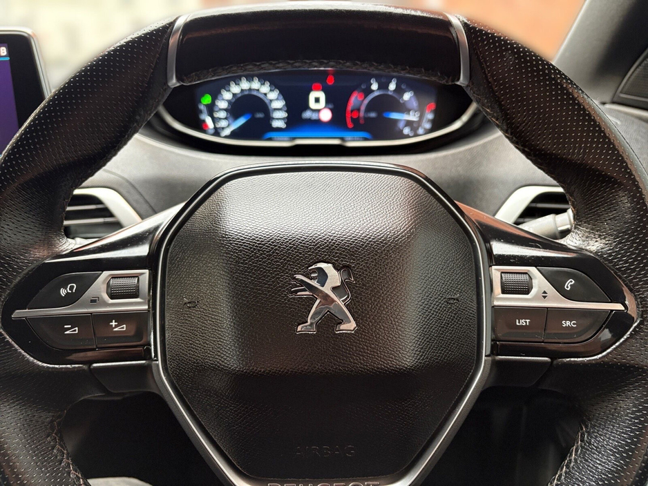 2018 Peugeot 5008 - image 12