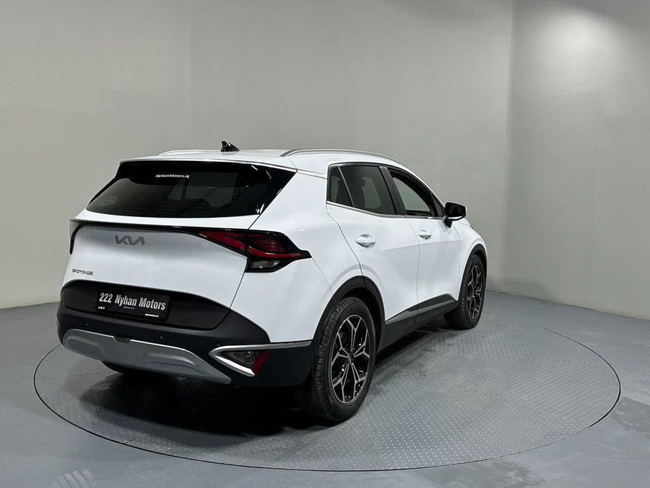 2022 Kia Sportage - image 7