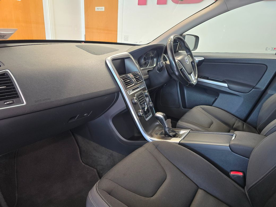 2014 Volvo XC60 - image 8