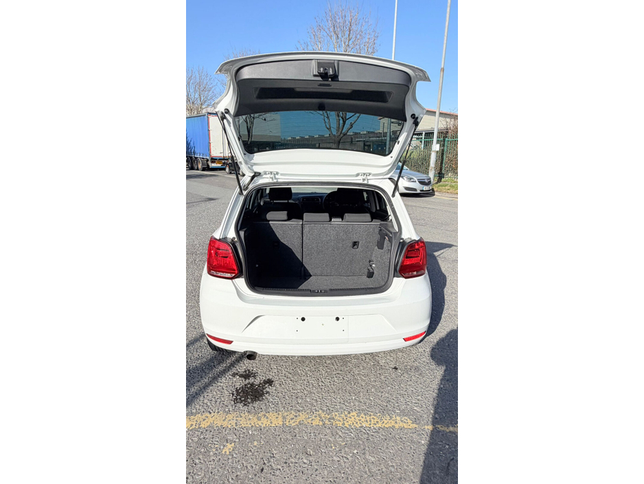 2015 Volkswagen Polo - image 8