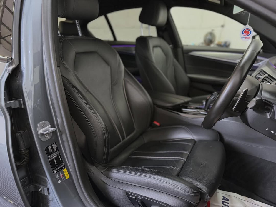 2018 BMW 5 Series - image 15