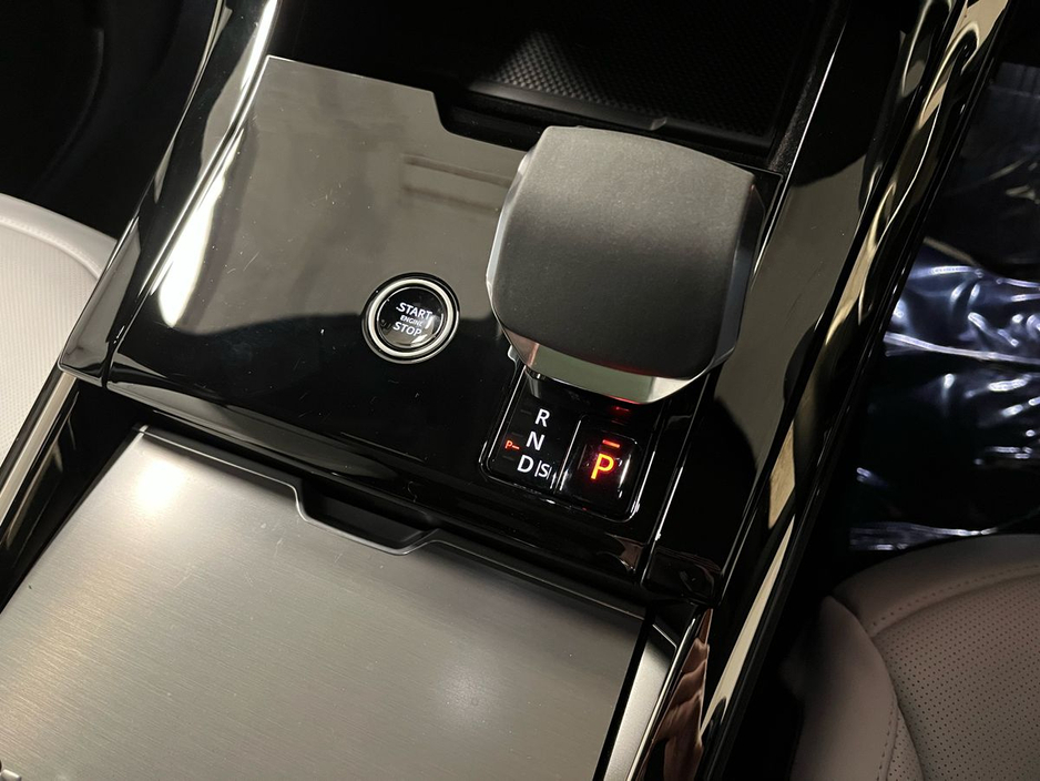 2025 Land Rover Range Rover Sport - image 7