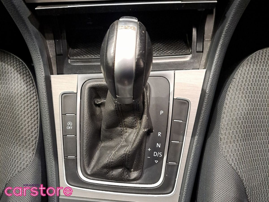 2016 Volkswagen Golf - image 16