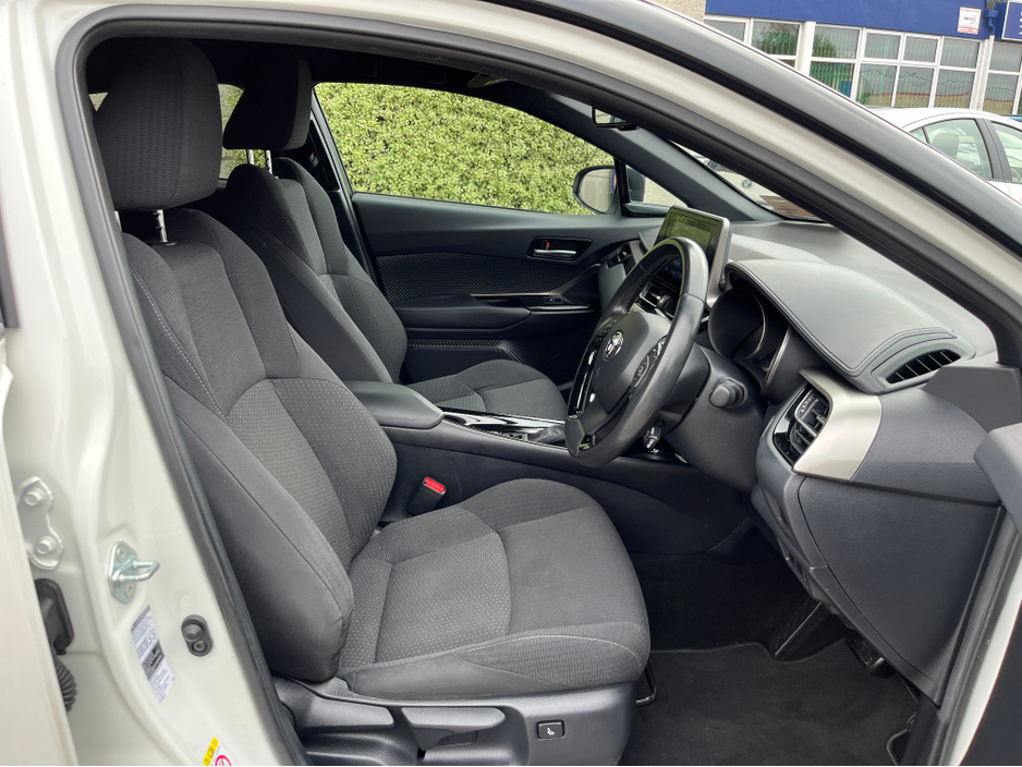 2020 Toyota C-HR HYBRID LUNA SPORT AUTOMATIC 1.8 PETROL //ADAPTIVE CRUISE CONTROL//KEYLESS ENTRY//REVERSE CAMERA//HEATED SEATS// €22,950