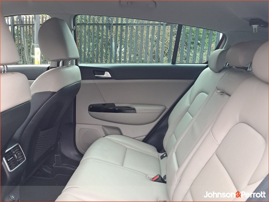 2020 Kia Sportage - image 5