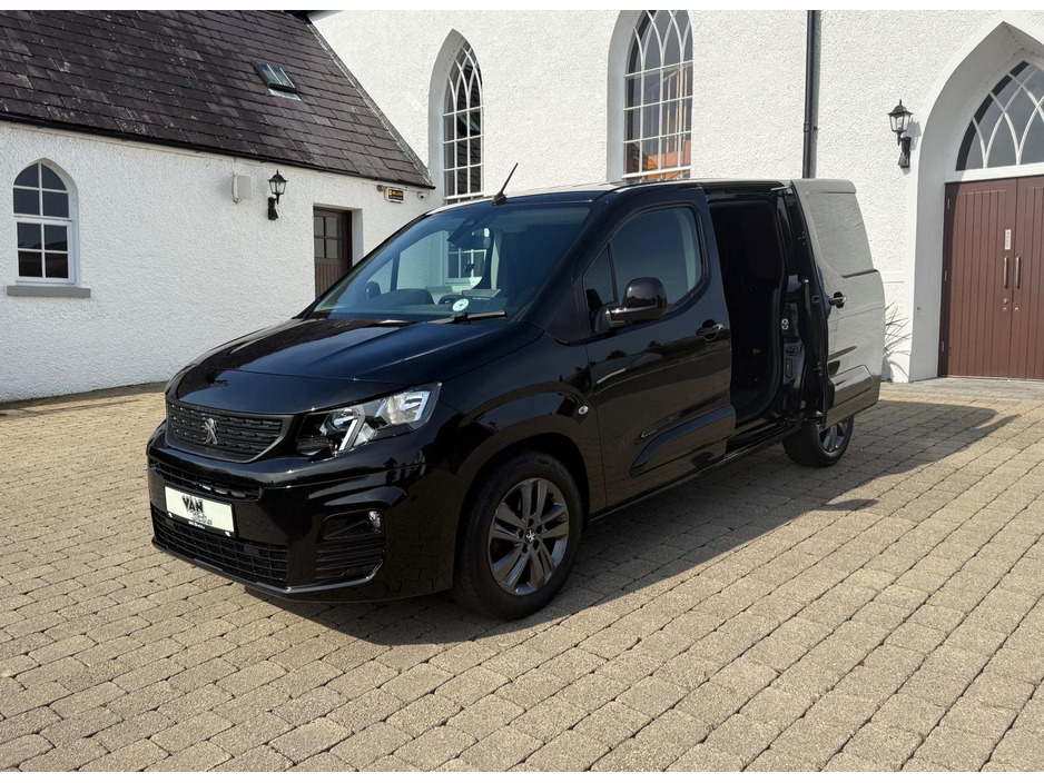 2019 Peugeot Partner - image 9