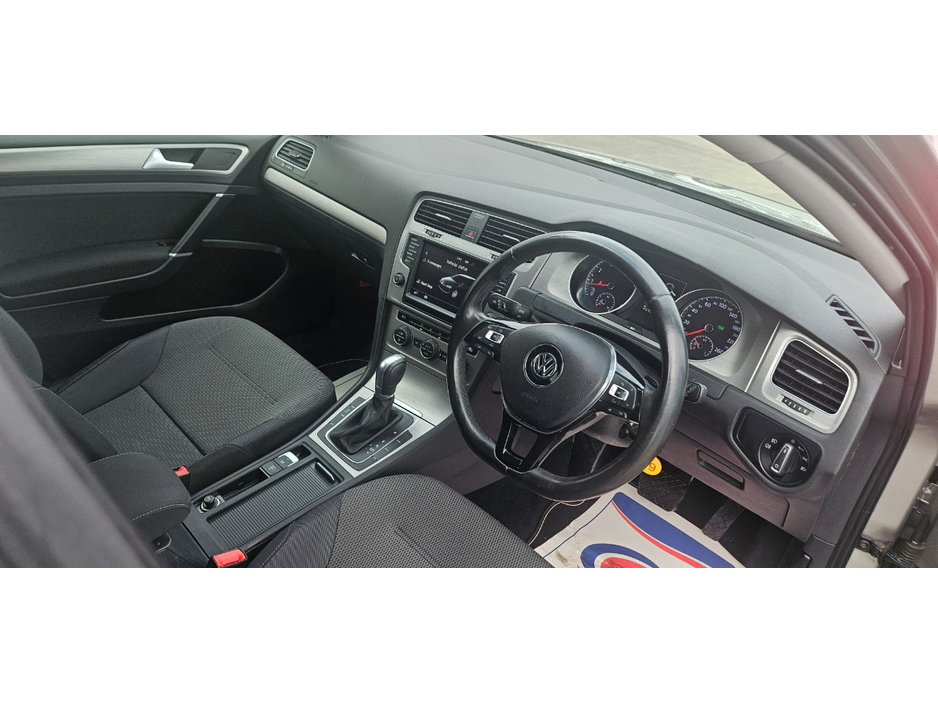 2016 Volkswagen Golf - image 26