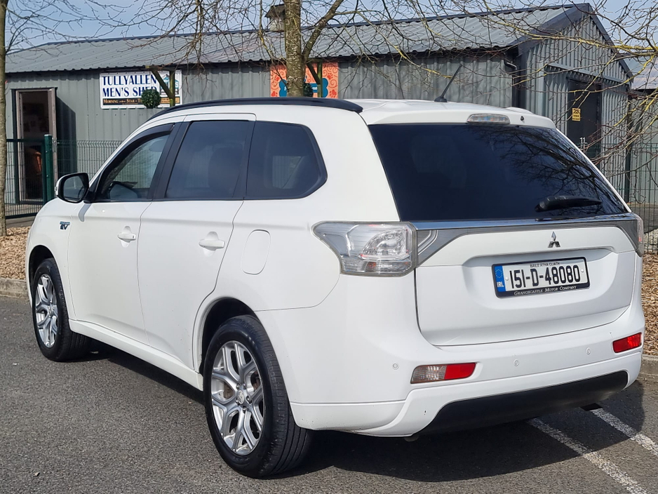 2015 Mitsubishi Outlander - image 8