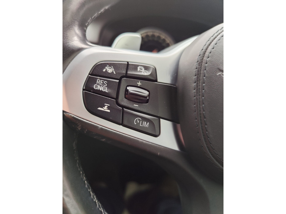 2018 BMW 5 Series - image 24