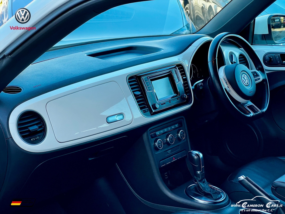 2013 Volkswagen Beetle - image 11
