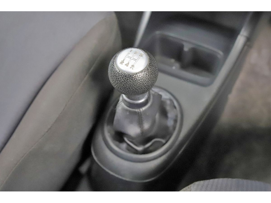 2014 Suzuki Alto - image 22