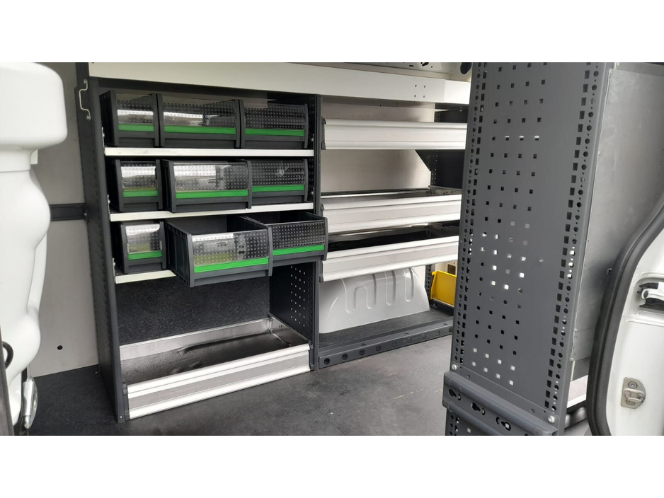 2021 Renault Trafic - image 13