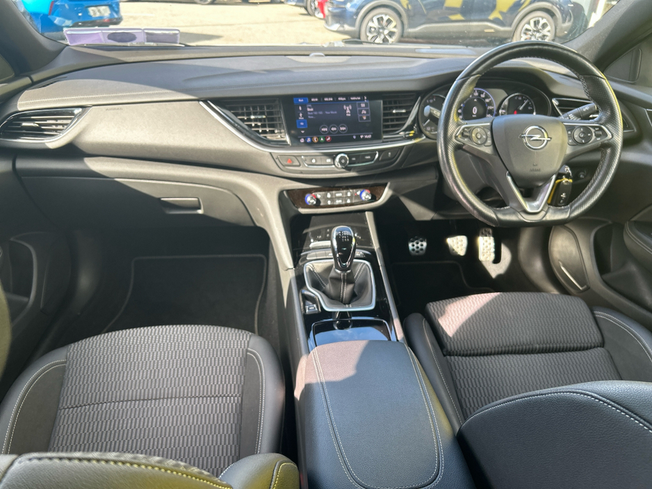 2021 Opel Insignia - image 8