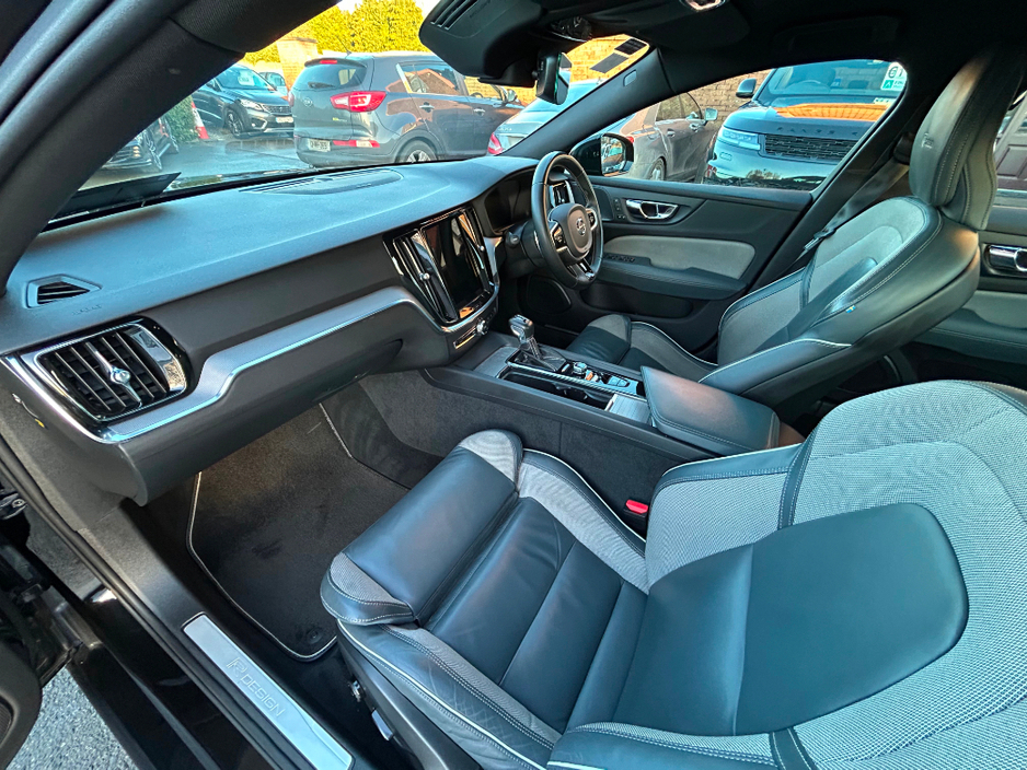 2019 Volvo S60 - image 17