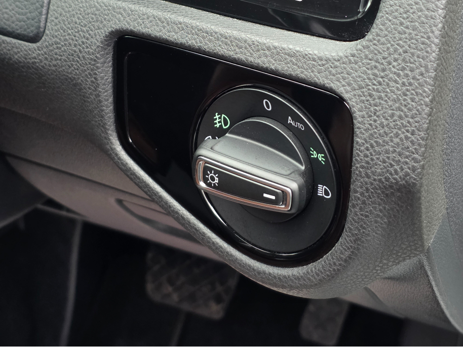 2015 Volkswagen Golf - image 11