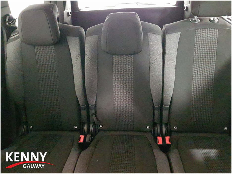 2022 Peugeot 5008 - image 12