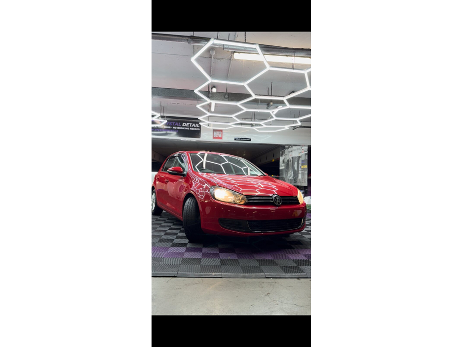 2012 Volkswagen Golf - image 2