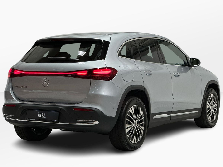2025 Mercedes-Benz EQA - image 3