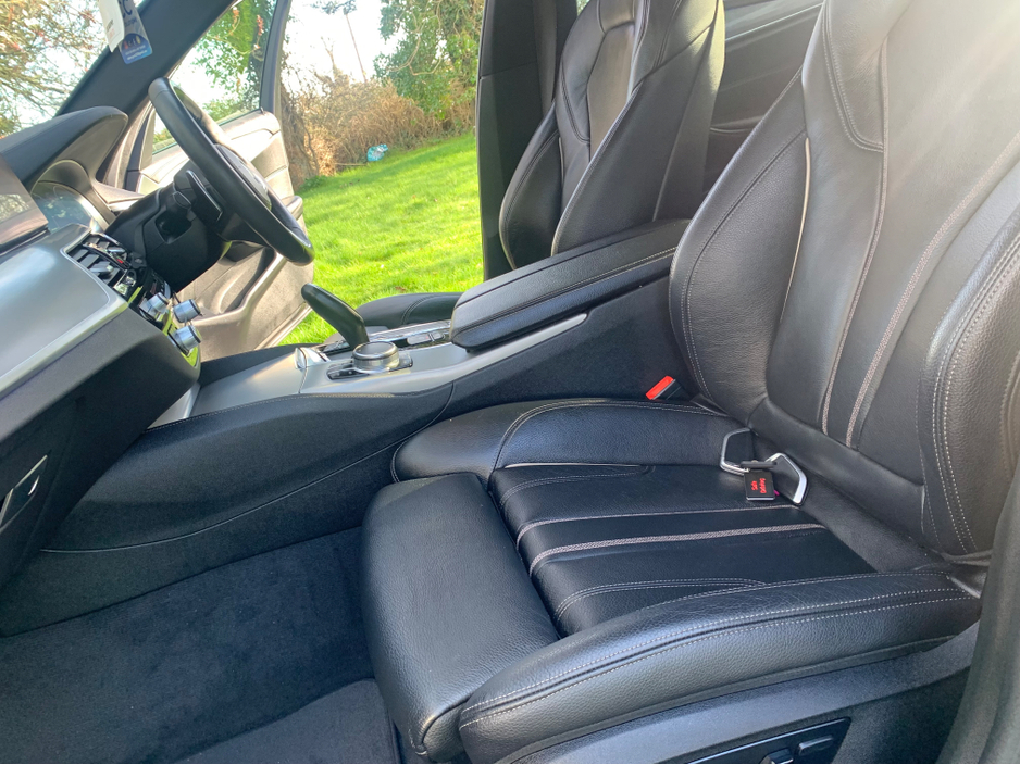 2018 BMW 5 Series - image 21
