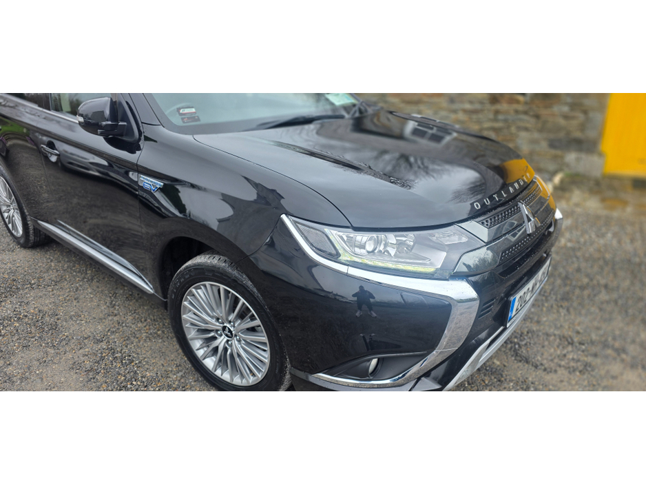 2020 Mitsubishi Outlander - image 4