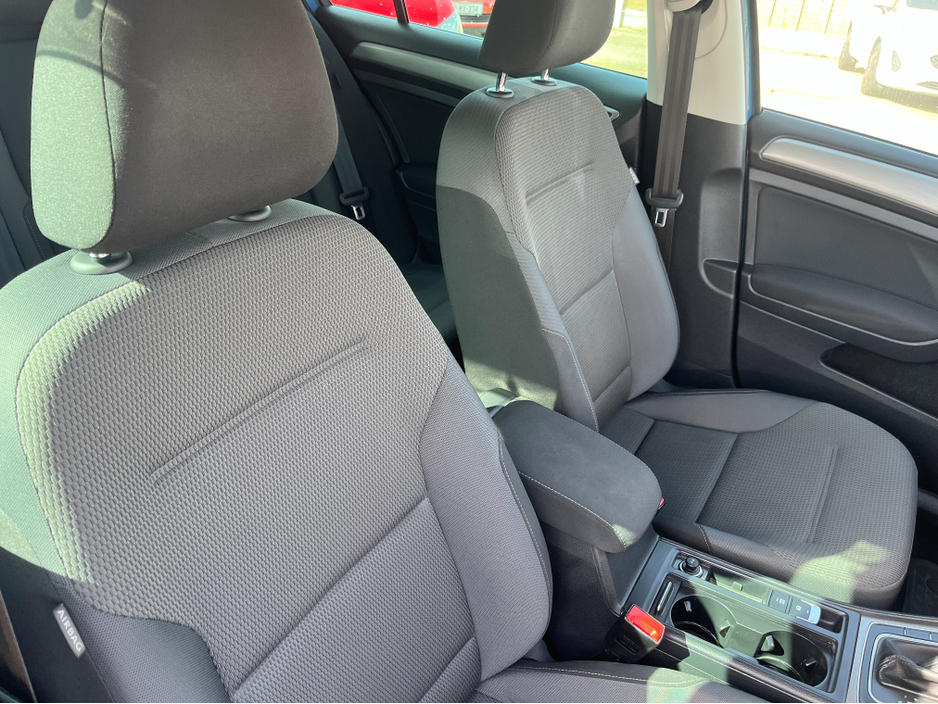 2017 Volkswagen Golf - image 11