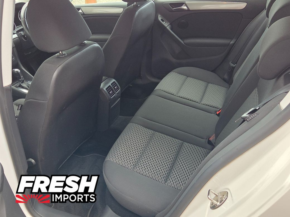 2013 Volkswagen Golf - image 11