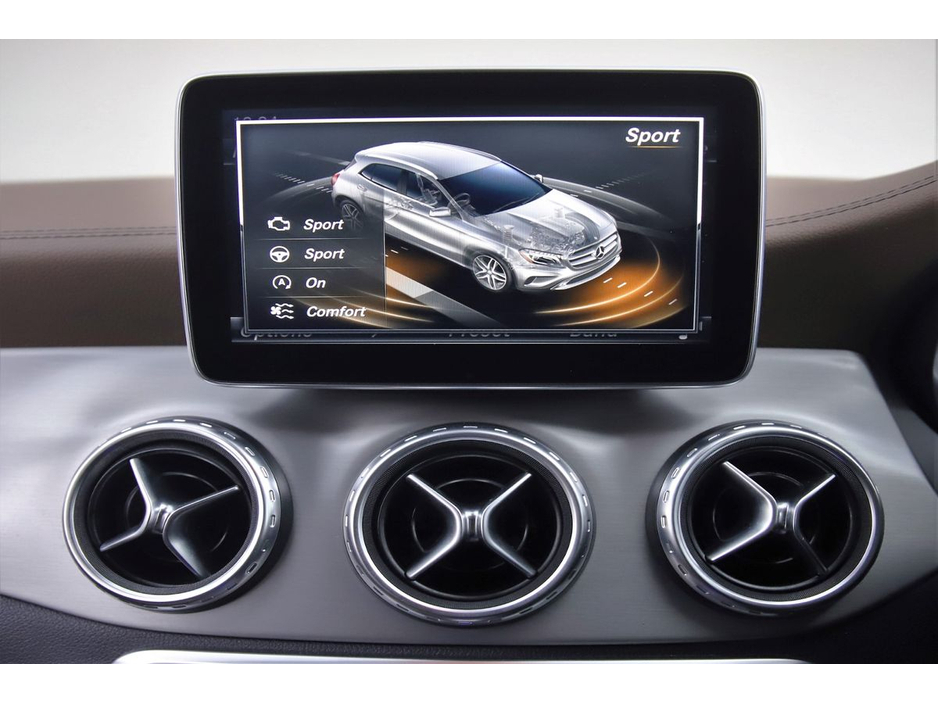 2016 Mercedes-Benz GLA Class GLA 180*FULL TAN MEMO LEATHER SEATS*REVERSE CAM*PARK SENSORS* €19,890