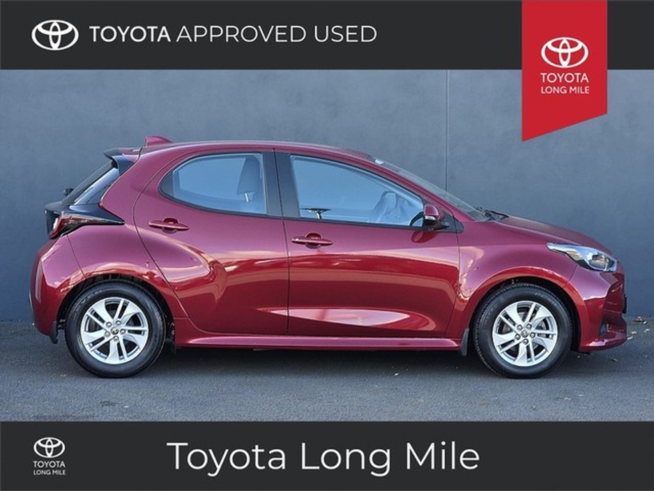 2023 Toyota Yaris - image 3