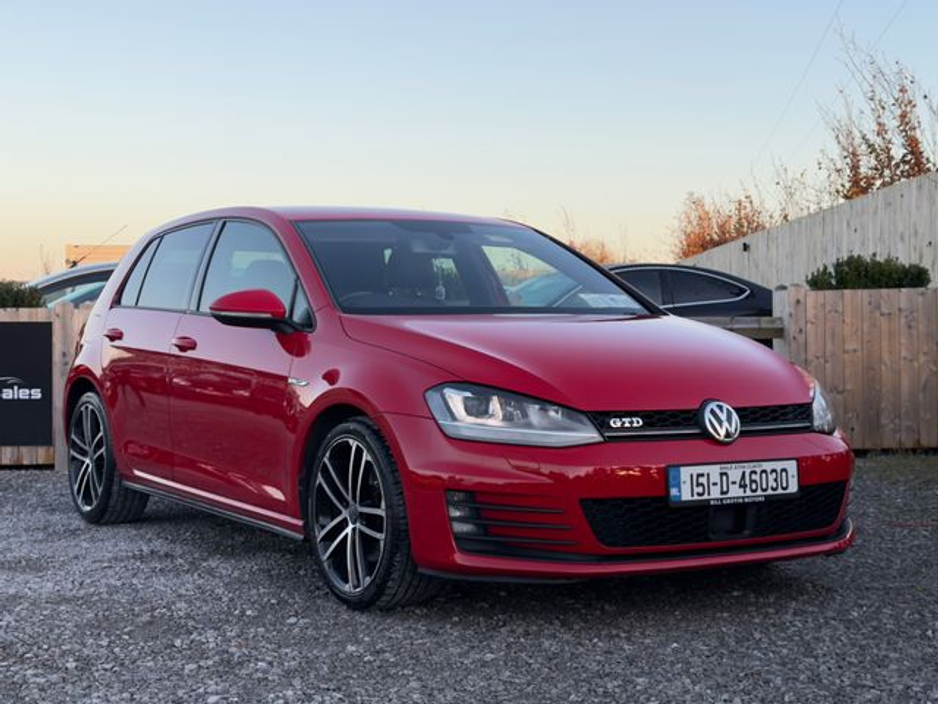 2015 Volkswagen Golf - image 4