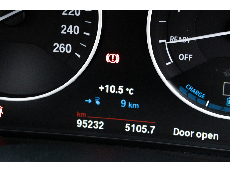 2017 BMW 3 Series - image 21