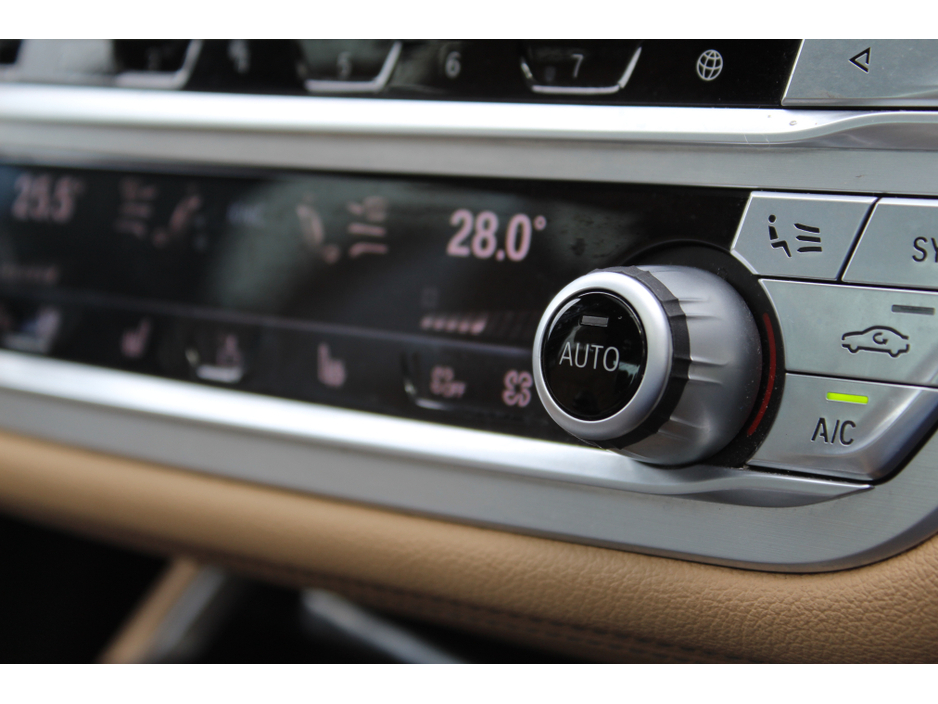 2019 BMW 7 Series - image 14