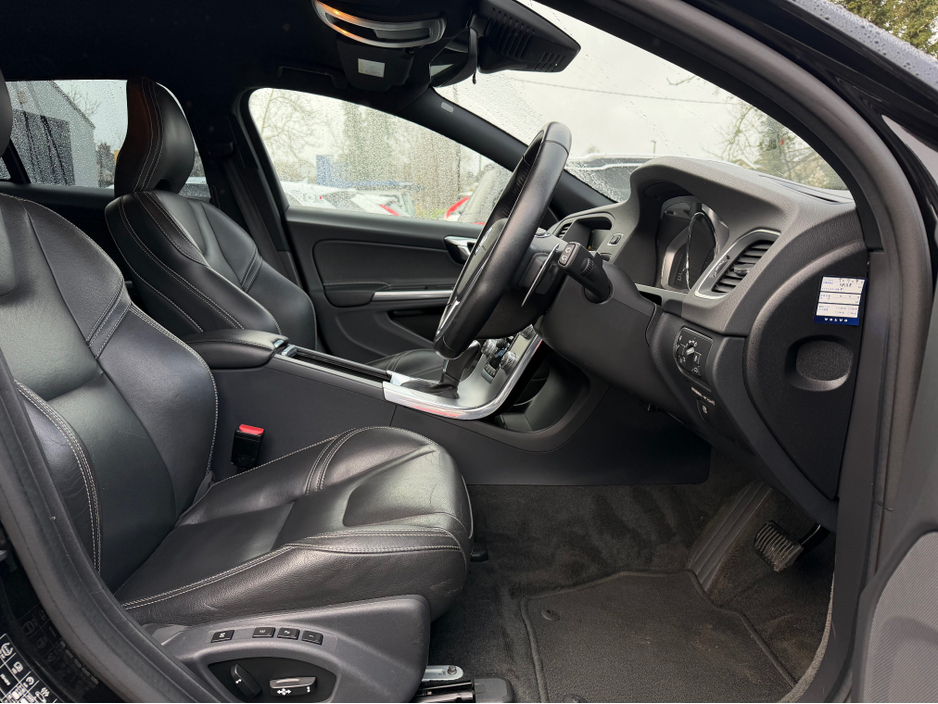 2016 Volvo V60 - image 8