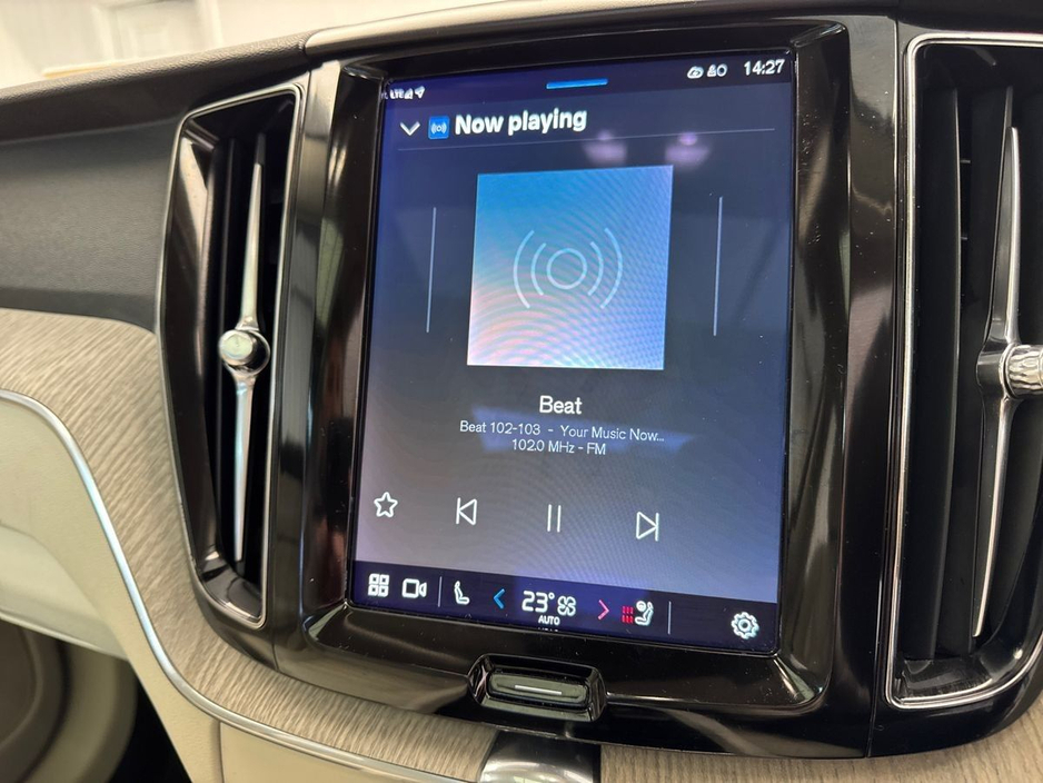 2023 Volvo XC60 - image 17