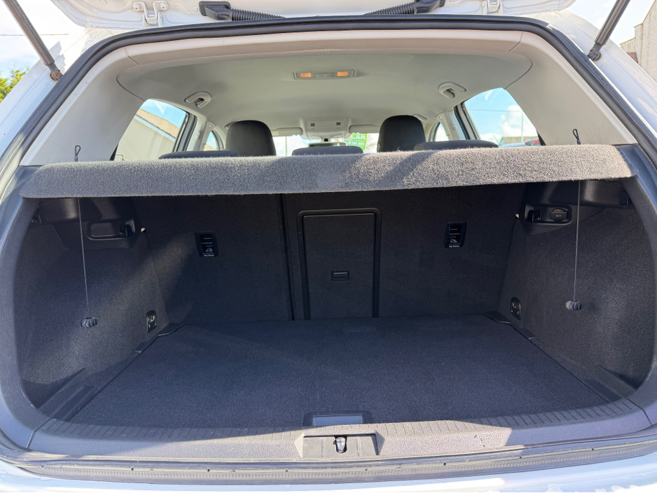 2015 Volkswagen Golf - image 9