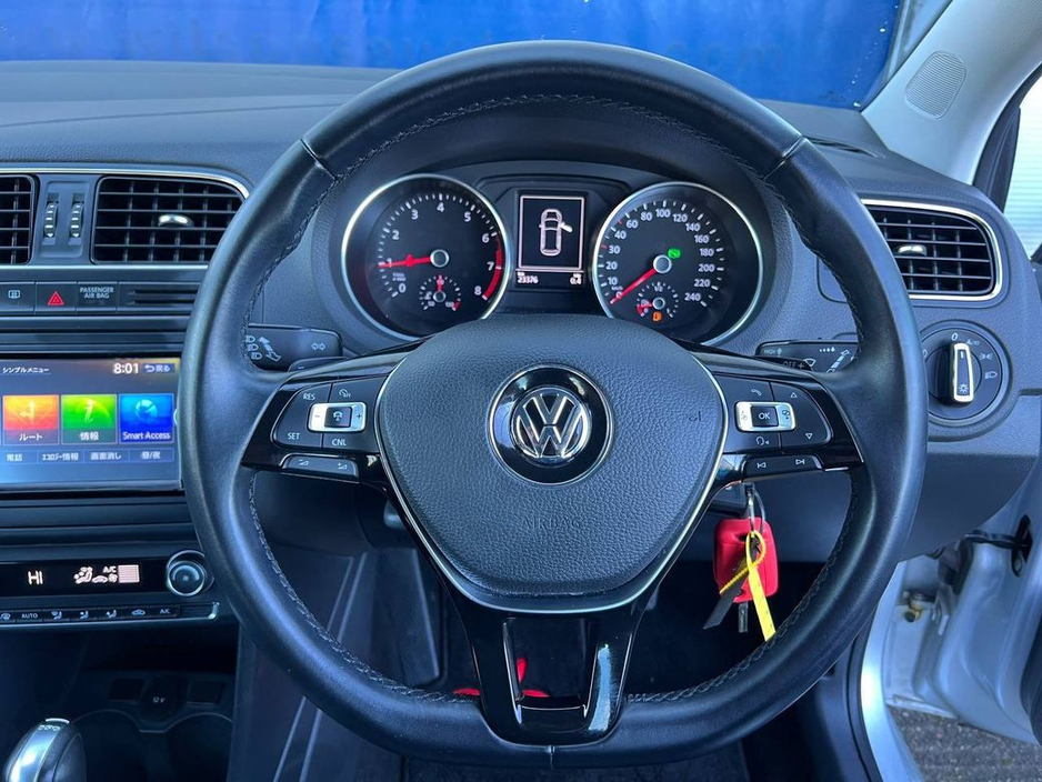 2015 Volkswagen Polo - image 4