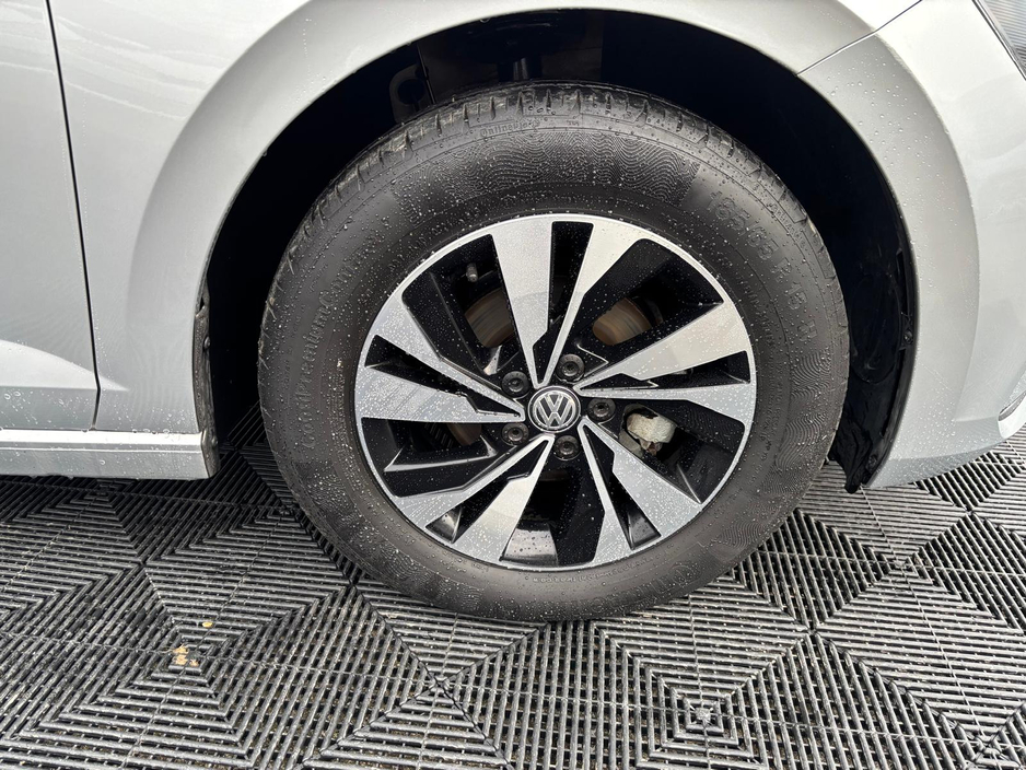 2019 Volkswagen Polo - image 3