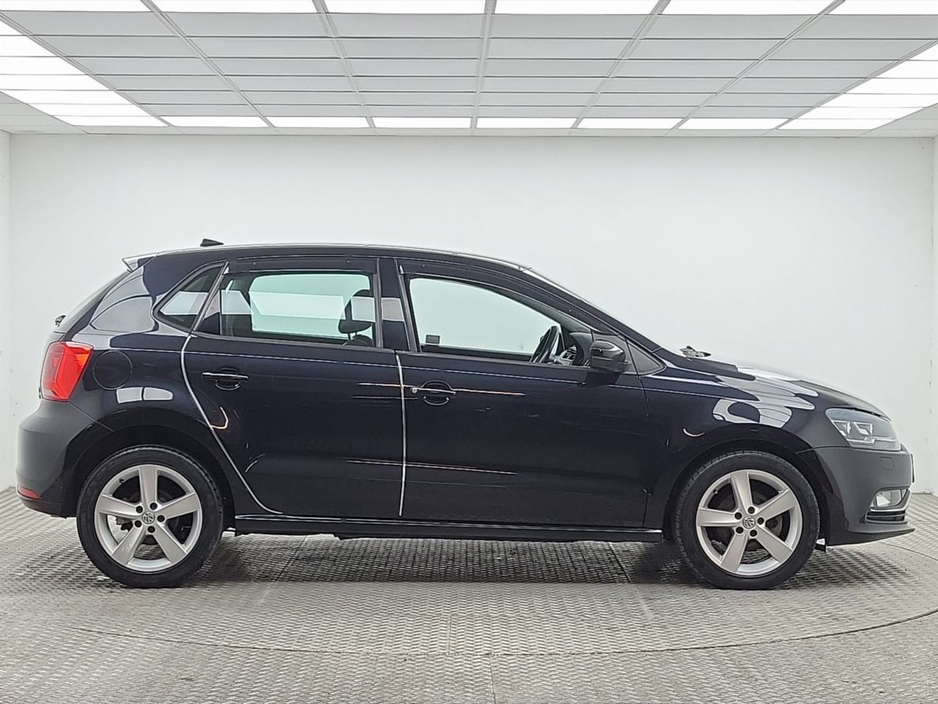 2017 Volkswagen Polo - image 11