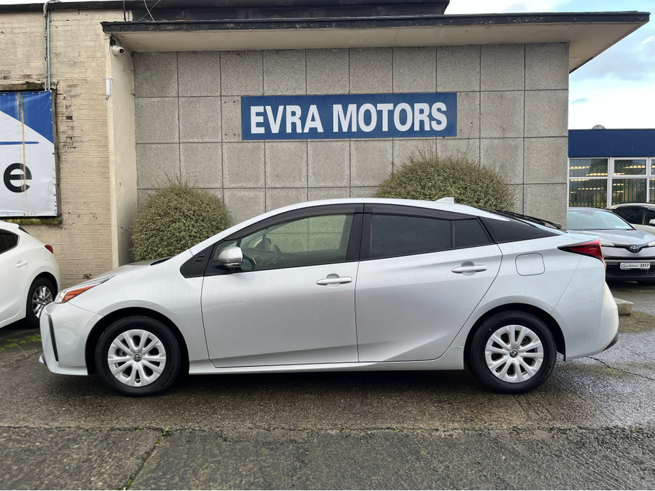 2021 Toyota Prius S 4WD AUTOMATIC HYBRID 1.8 PETROL //KEYLESS ENTRY//REVERSE CAMERA//ADAPTIVE CRUISE CONTROL// €19,950