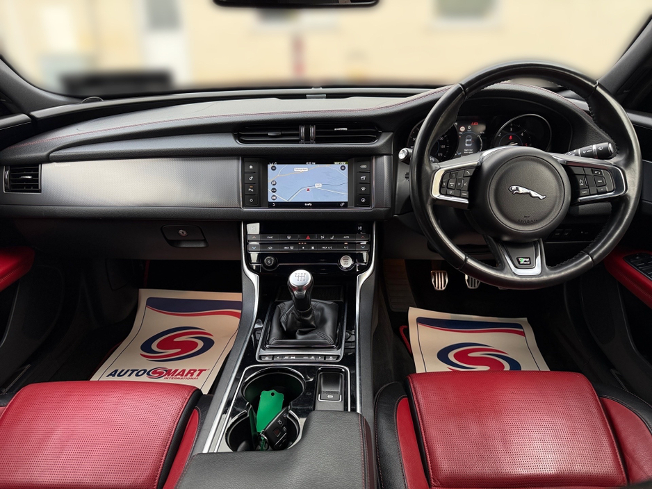 2018 Jaguar XF - image 15