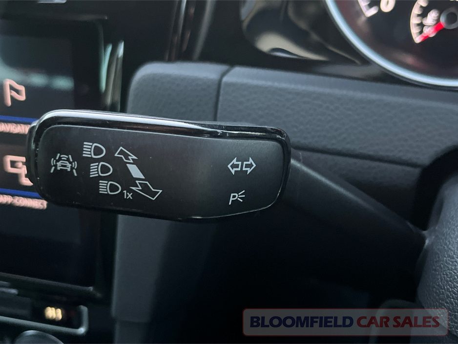 2017 Volkswagen Golf HIGHLINE , AUTO // LOW MILEAGE €17,950