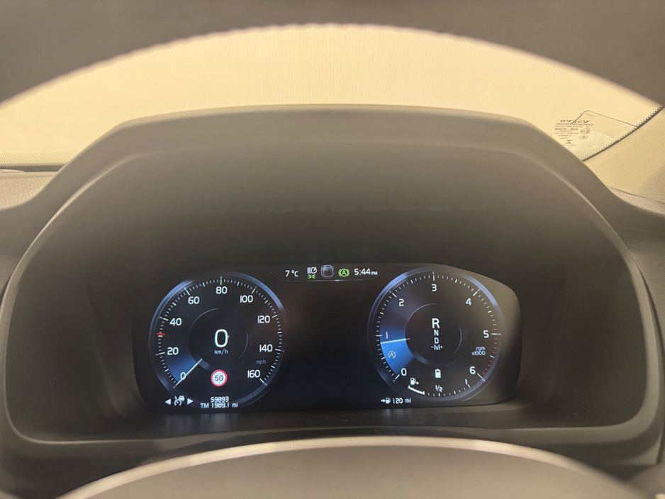 2020 Volvo XC90 B5 (235hp) AWD Momentum Auto