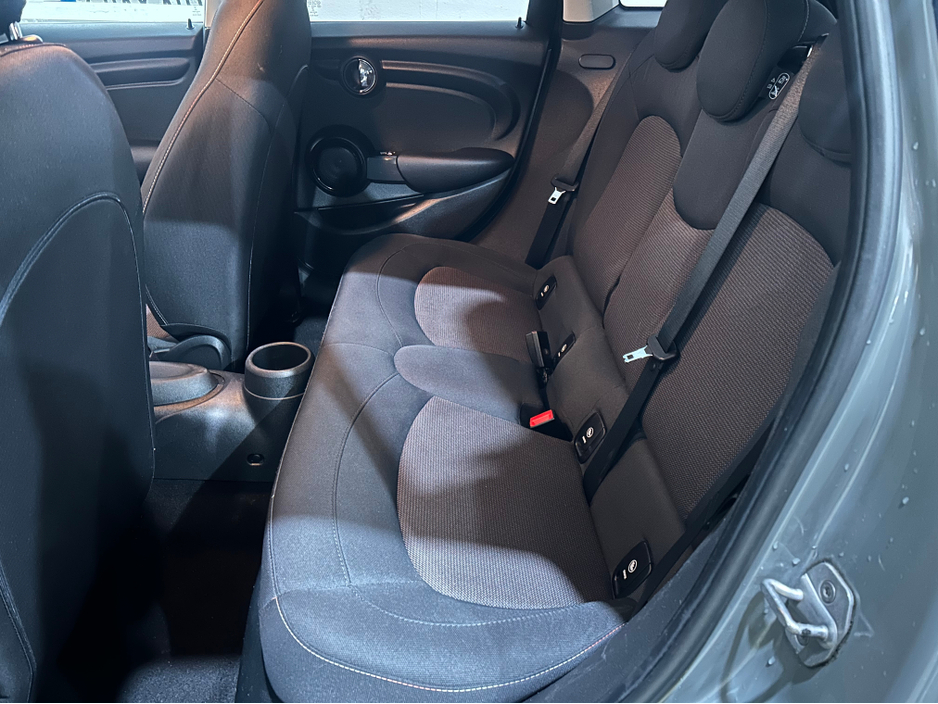 2018 MINI Hatch - image 9