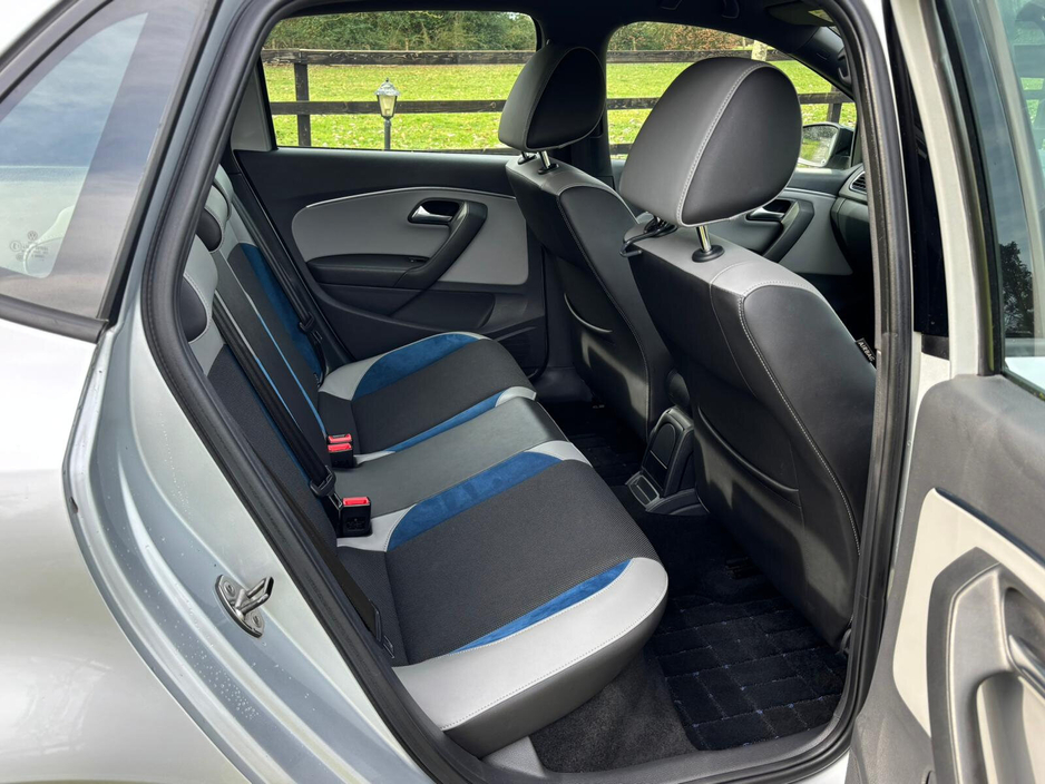 2014 Volkswagen Polo - image 11