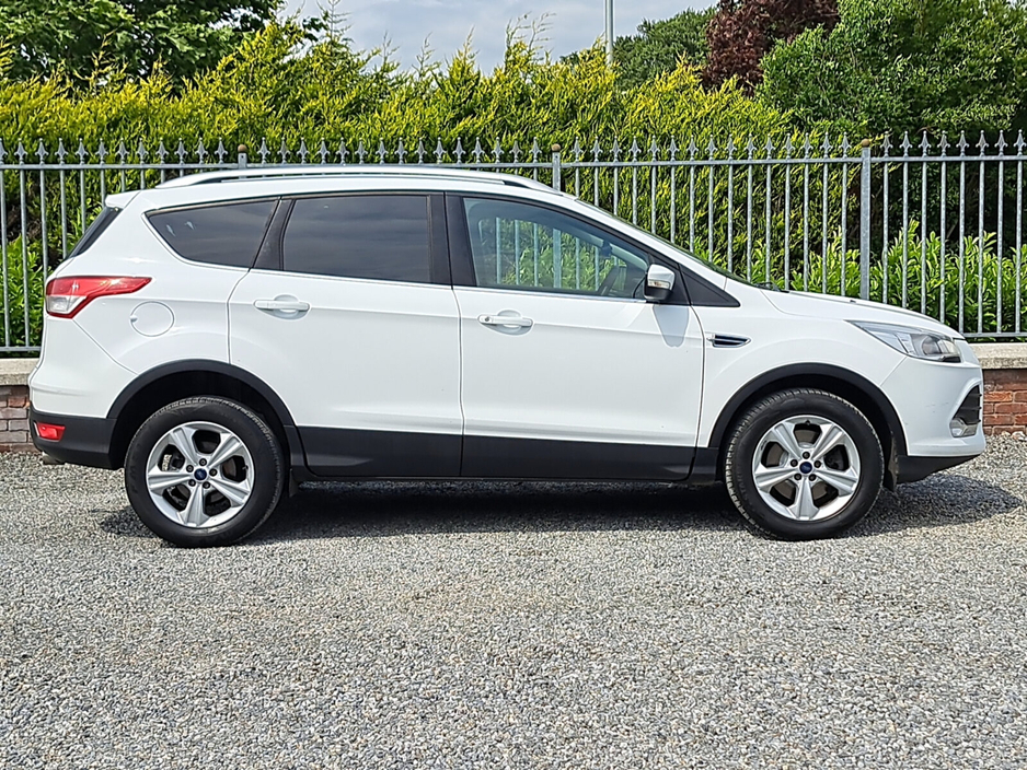 2016 Ford Kuga - image 3