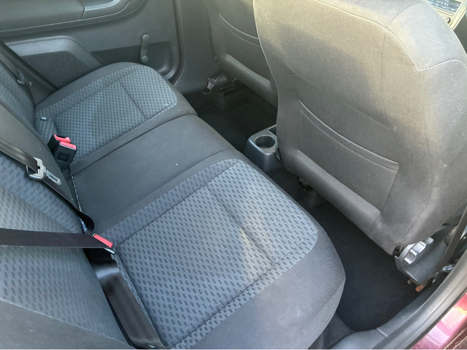 2011 Skoda Fabia - image 9