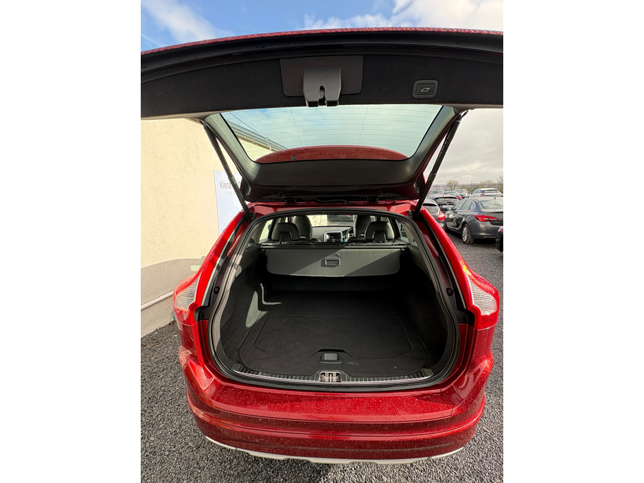 2017 Volvo XC60 - image 5